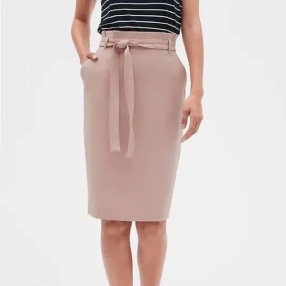 Banana Republic Dresses & Skirts - Banana Republic Belted Pencil Skirt | size 4